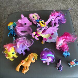 Mix Lot Of 13 Hasbro My Little Ponies Various Sizes Figures
